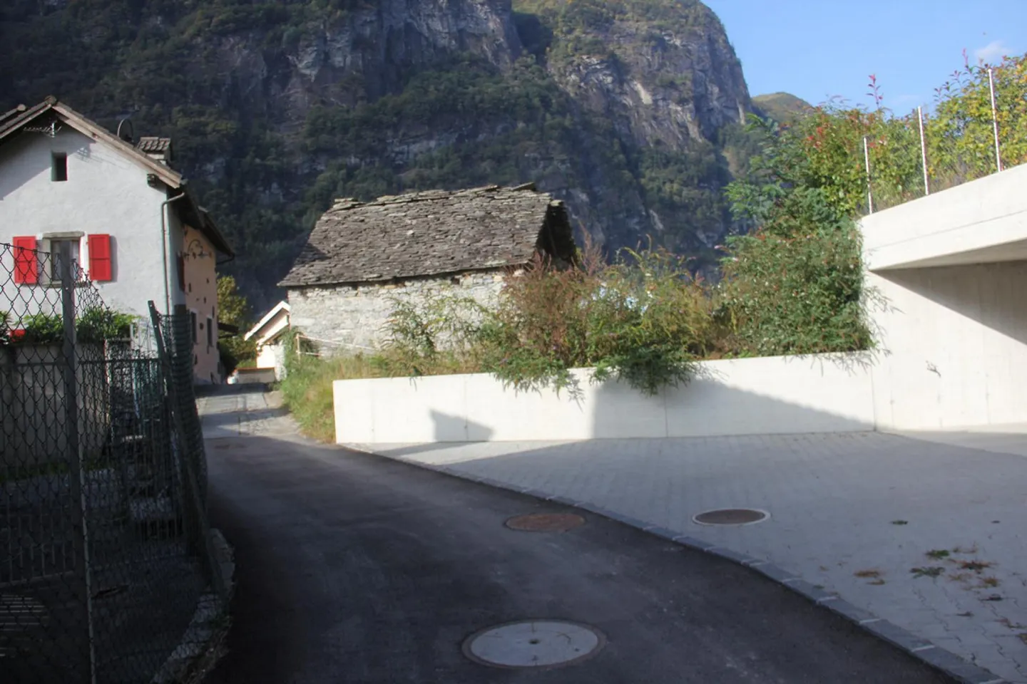 «Dorfrustico zum Ausbauen mit kleinem  Garten mit zwei Bauprojekten / rustico di nucleo da riattare con piccolo giardino con due progetti» - Foto 16 di 34