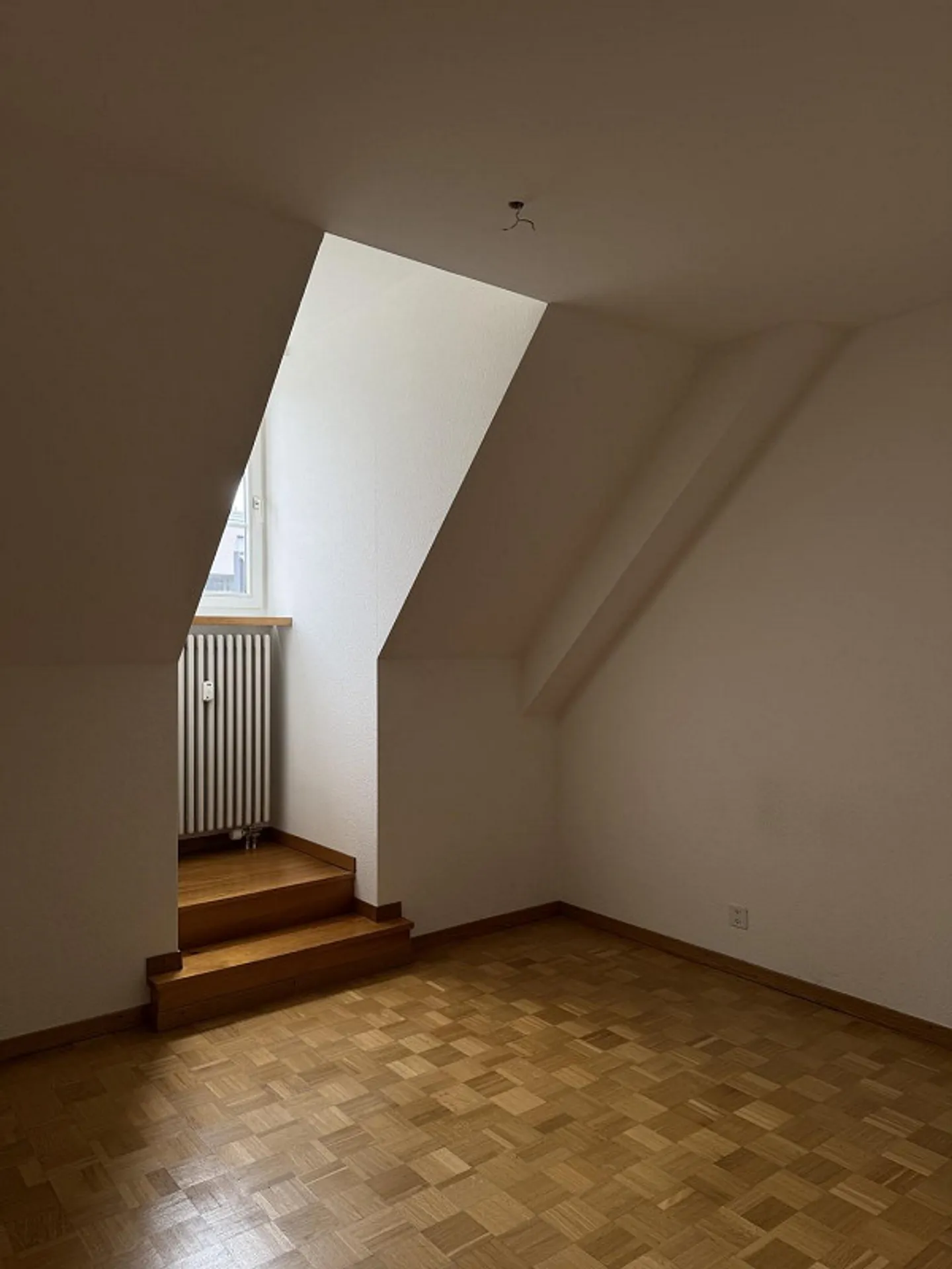 Recentemente ristrutturato - Incantevole appartamento con 3 stanze in posizione centrale a Binningen - Foto 3 di 9