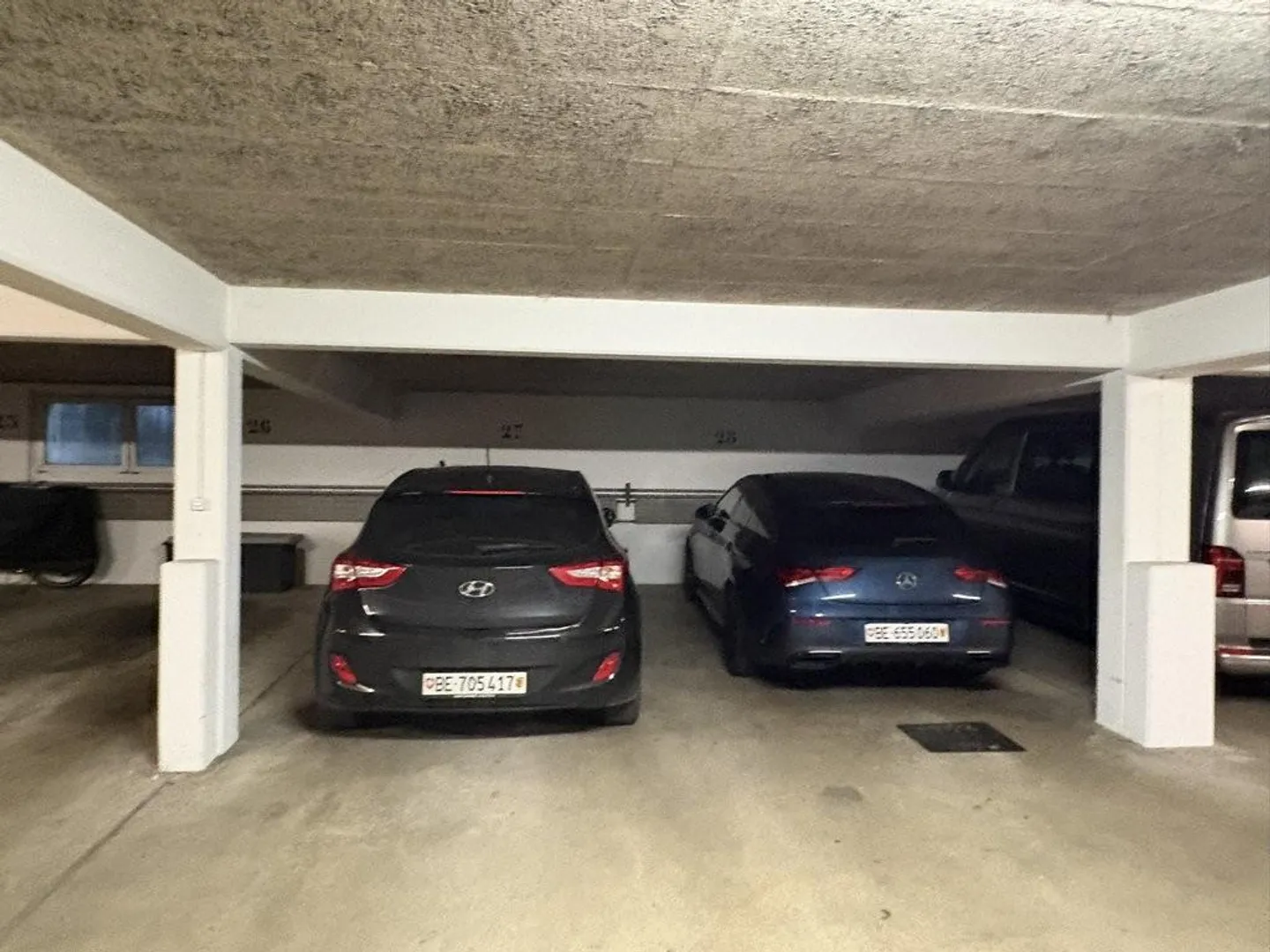 Praktischer Parkplatz - Foto 4 von 4