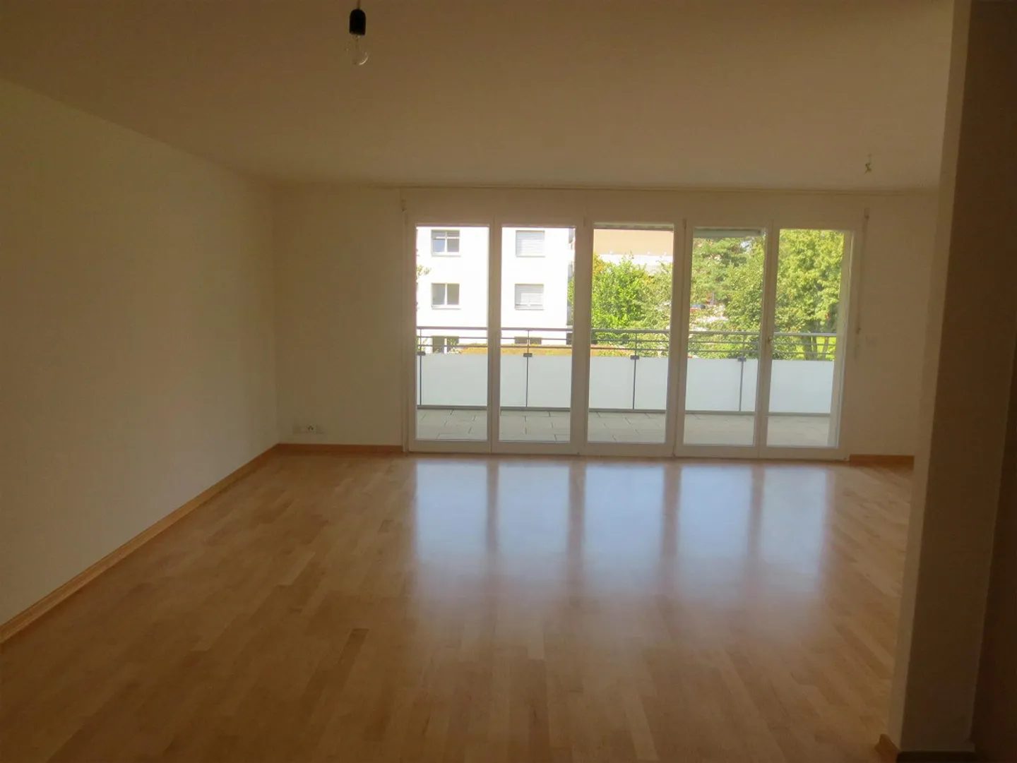 Modernes Apartment mit grossem Balkon - Foto 3 von 30