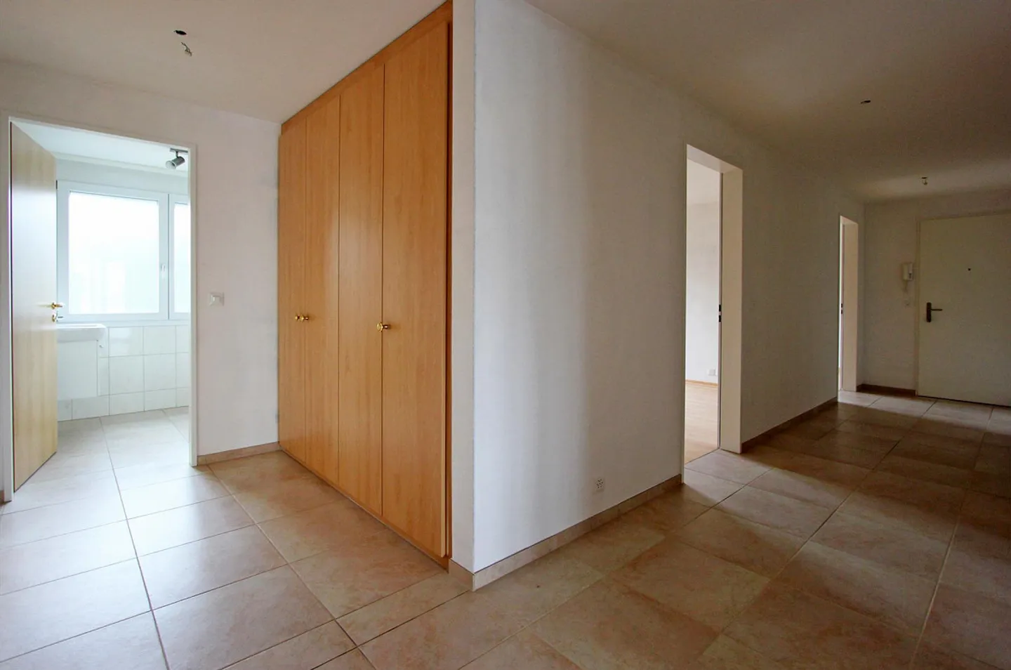 Modernes Apartment mit grossem Balkon - Foto 7 von 30