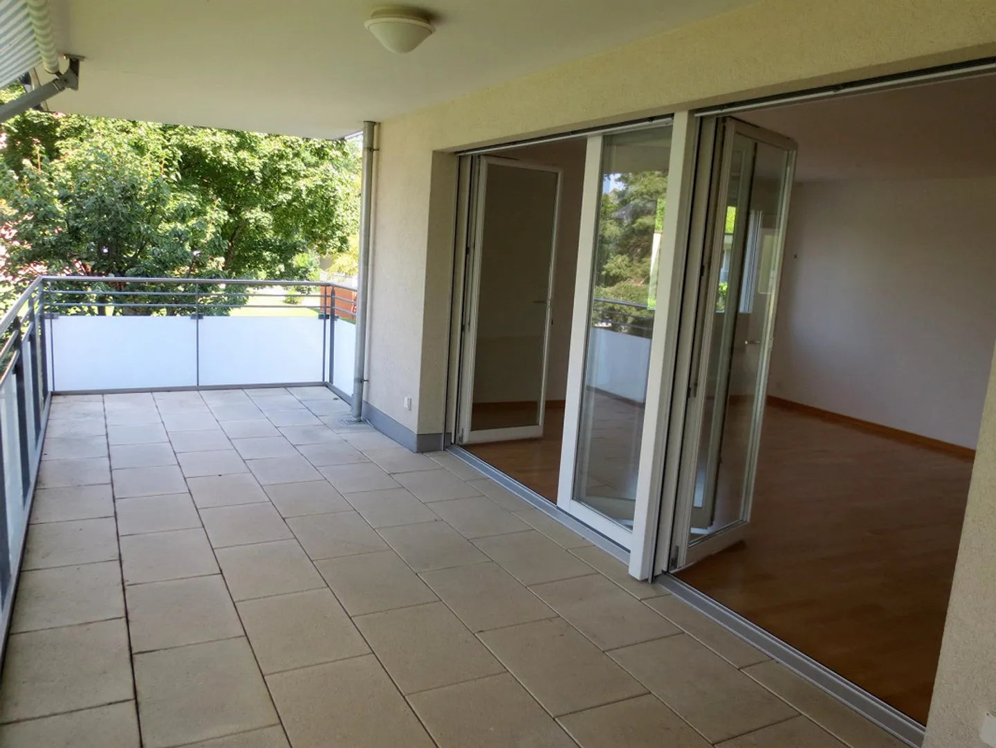 Modernes Apartment mit grossem Balkon - Foto 9 von 30