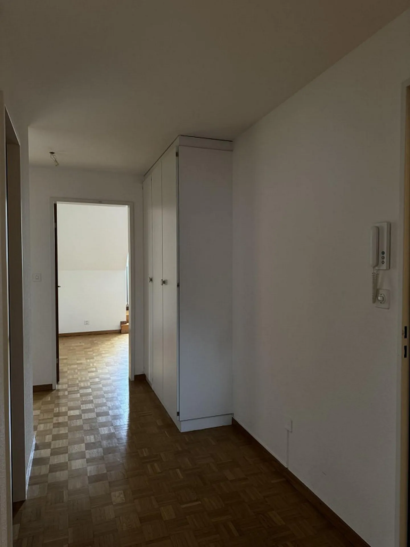 Recentemente ristrutturato - Incantevole appartamento con 3 stanze in posizione centrale a Binningen - Foto 5 di 9