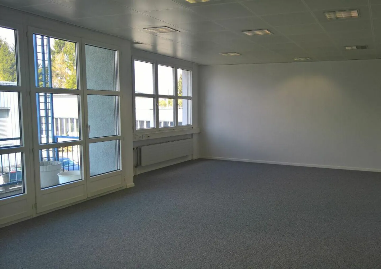 Espace de bureau/commercial de 66 m2 près de la frontière - Photo 2 sur 4