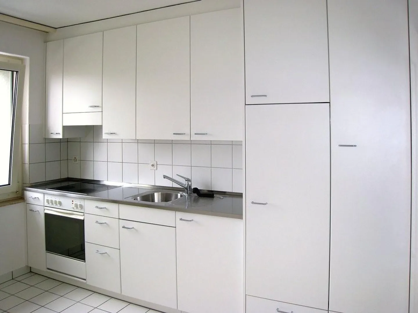 Grosszügige 4.5-Zimmerwohnung in gepflegter Liegenschaft zu vermieten - Photo 2 of 9