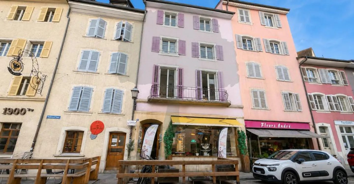 Edificio a reddito misto nel cuore della vecchia città di Porrentruy - Foto 1 di 11