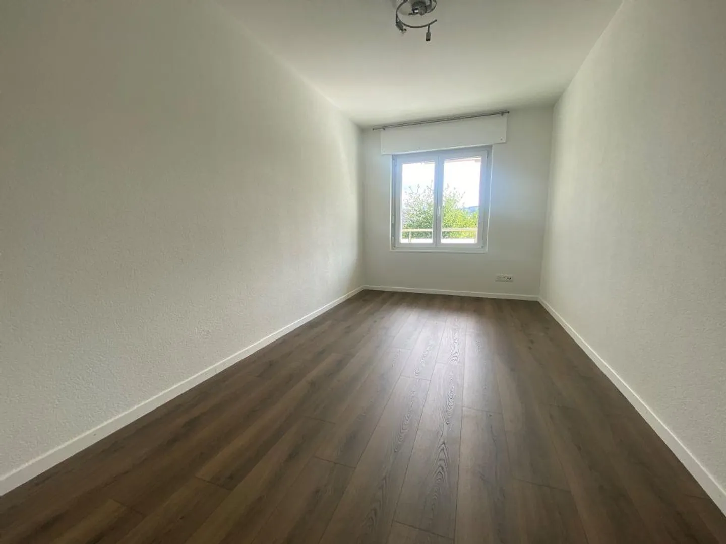 APPARTAMENTO SOTTO IL TETTO | ACCOGLIENTE | CENTRALE - Foto 6 di 8