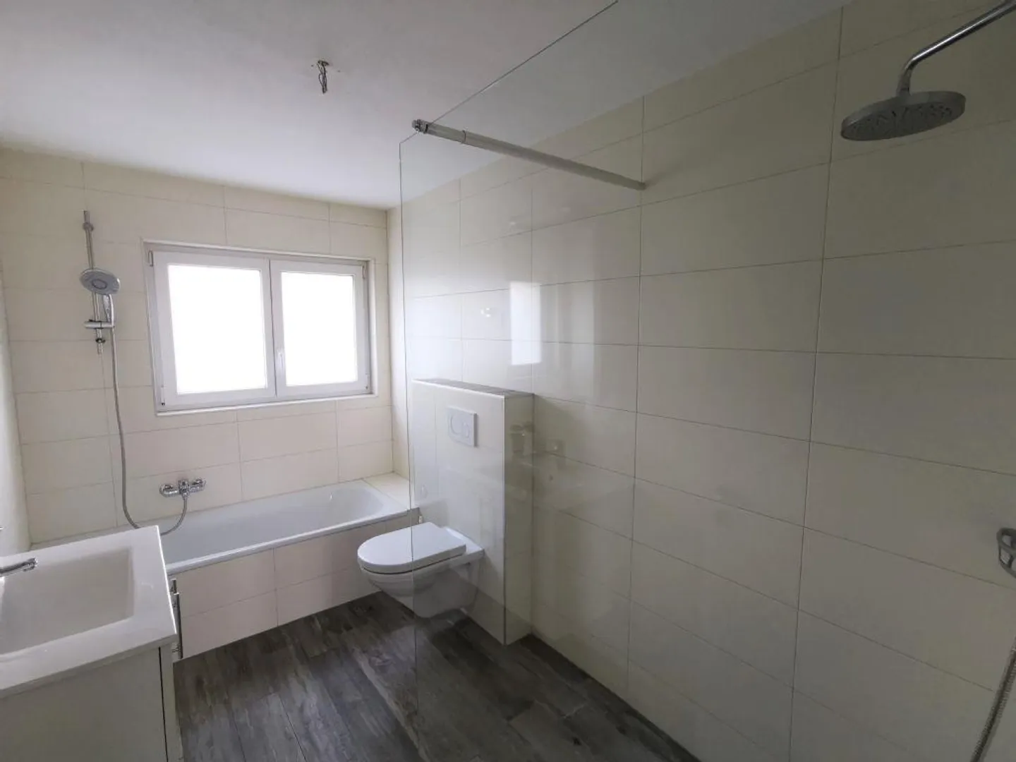 APPARTAMENTO SOTTO IL TETTO | ACCOGLIENTE | CENTRALE - Foto 7 di 8