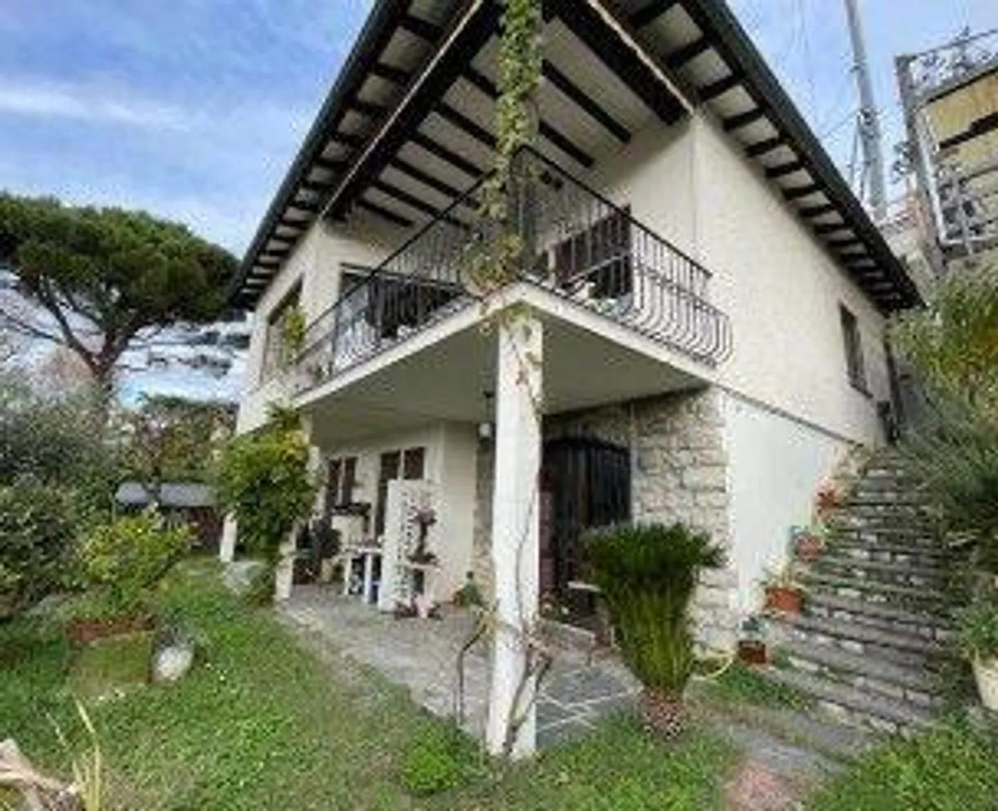 Casa singola in affitto - Foto 1 di 13
