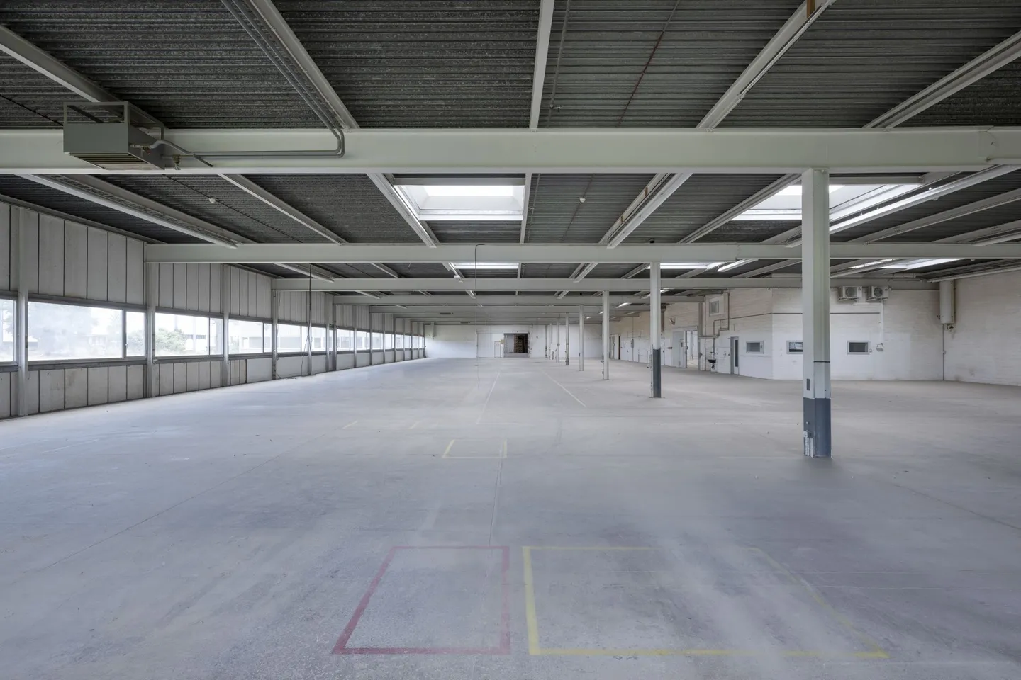 Manufacturing/Warehouse Hall with High Flexibility in an Excellent Location - Photo 2 of 8