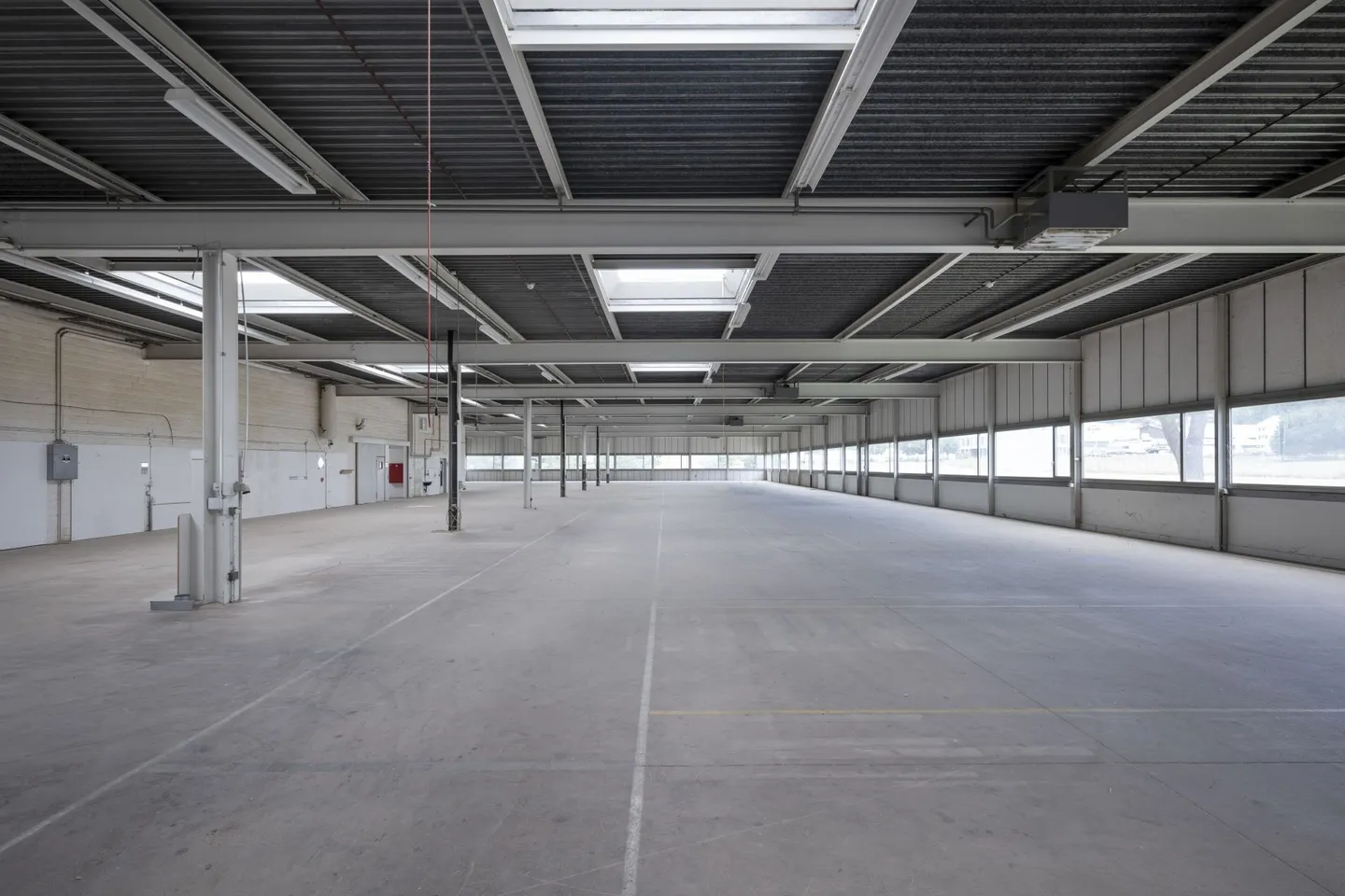 Manufacturing/Warehouse Hall with High Flexibility in an Excellent Location - Photo 4 of 8