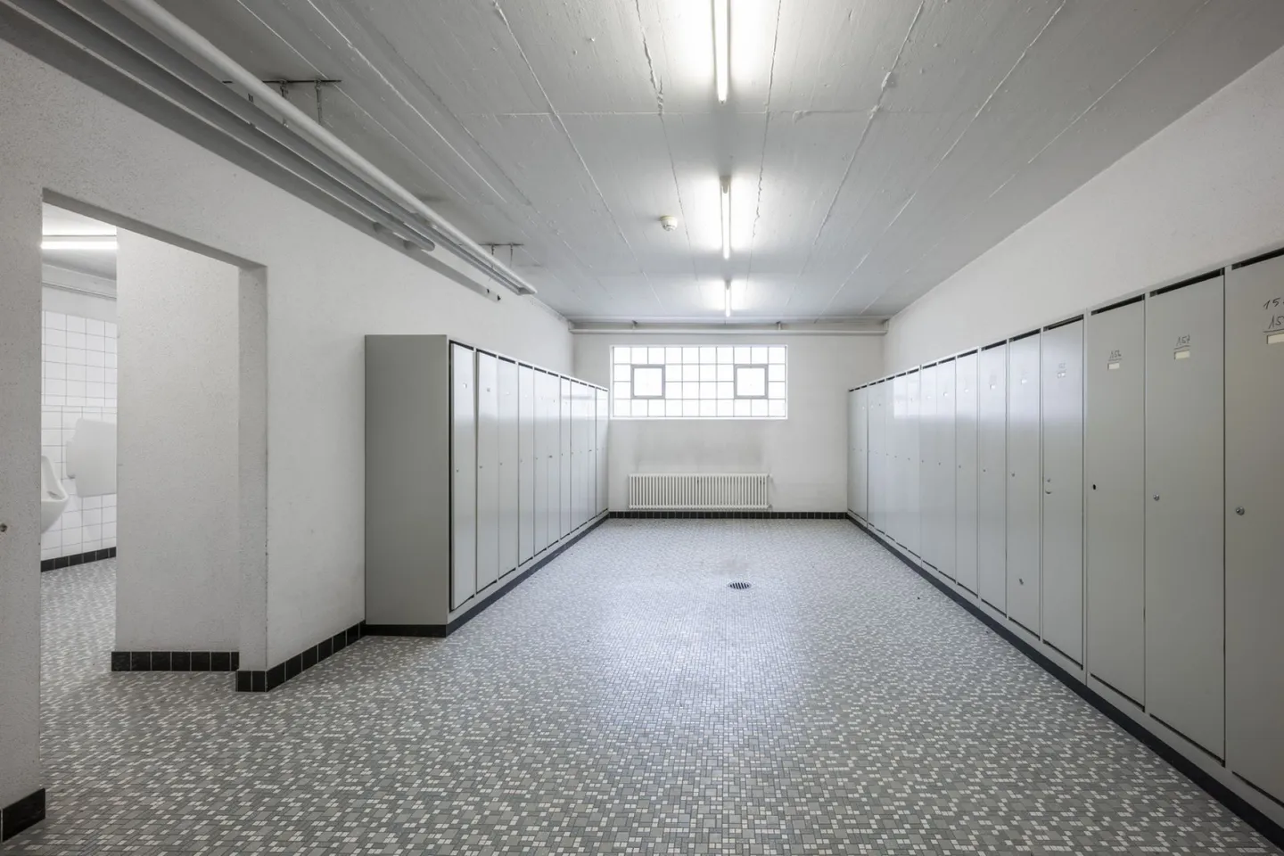 Manufacturing/Warehouse Hall with High Flexibility in an Excellent Location - Photo 5 of 8