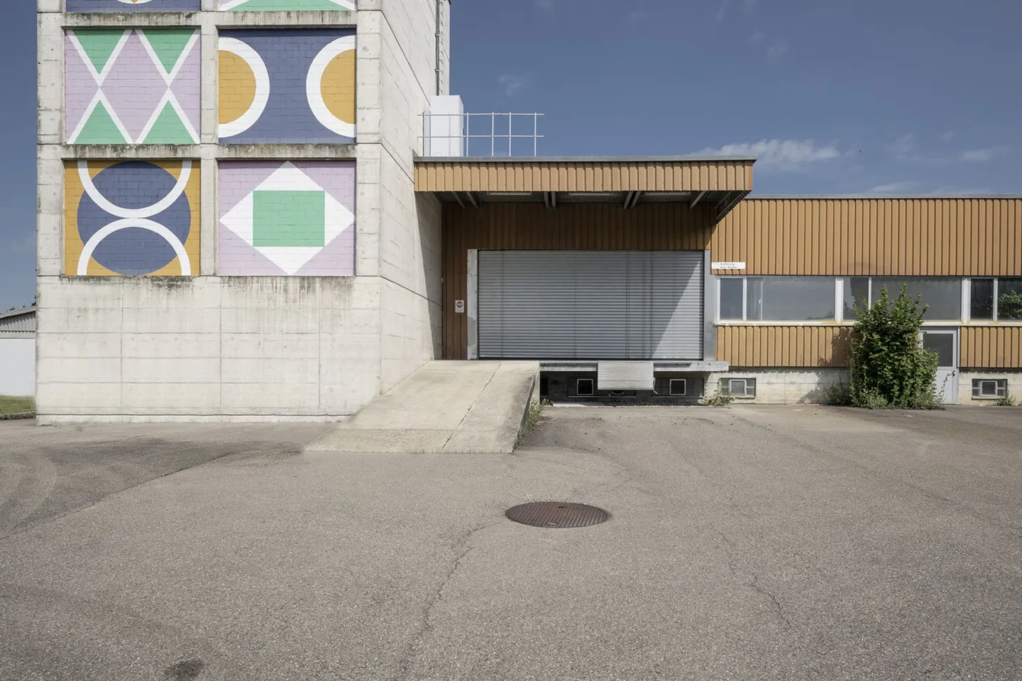 Manufacturing/Warehouse Hall with High Flexibility in an Excellent Location - Photo 7 of 8