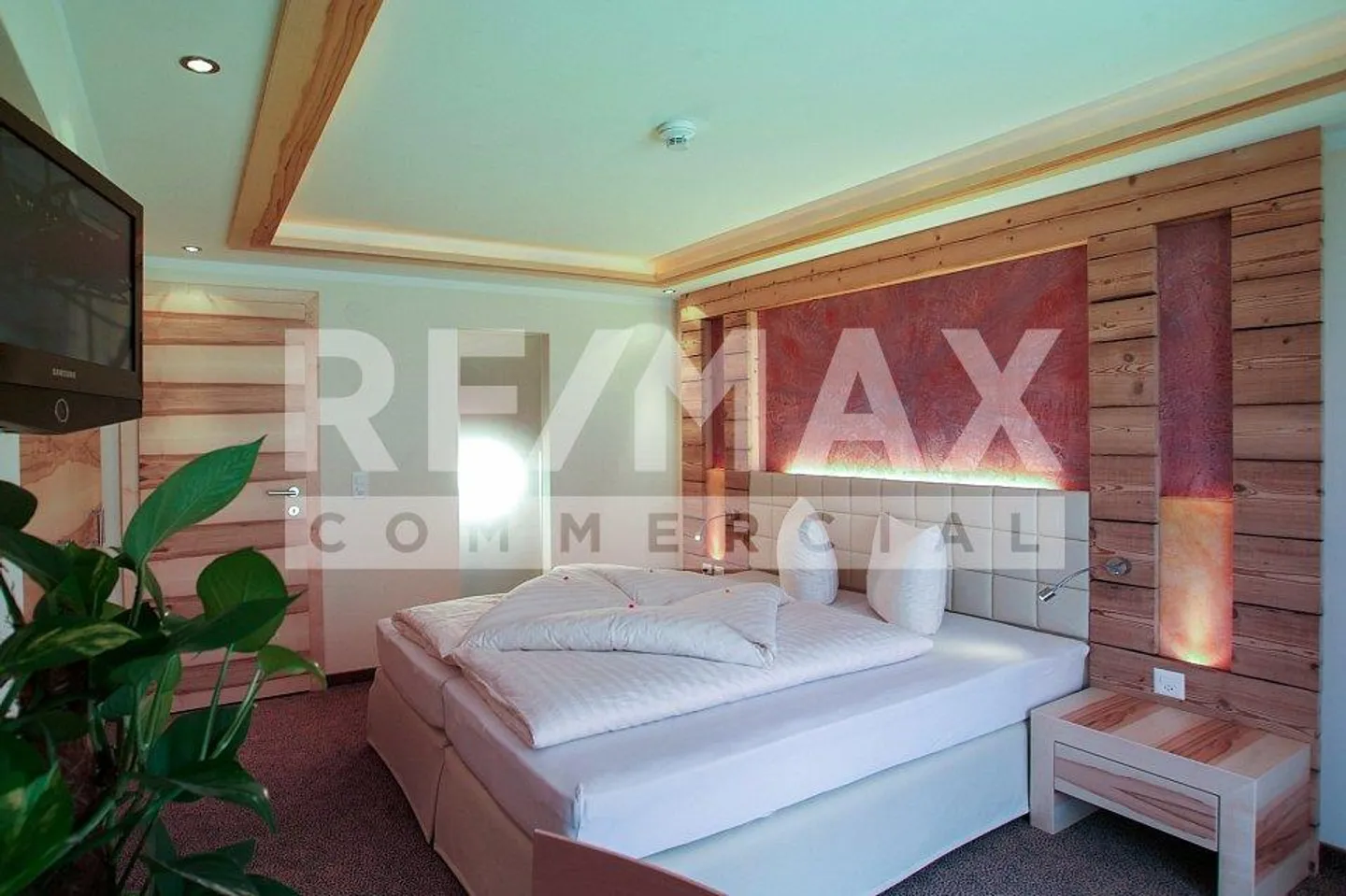 Propriété commerciale de premier plan à Samnaun : Hôtel Garni 4 étoiles et boutique hors taxes - Photo 3 sur 10