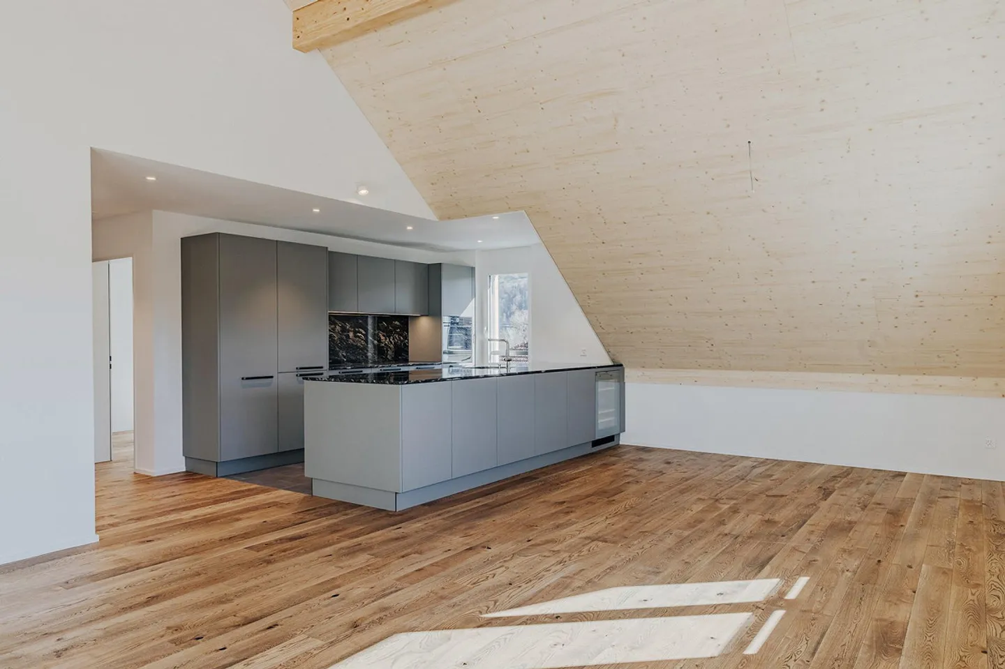 Charmante Dachwohnung in Bütschwil - Foto 4 von 12