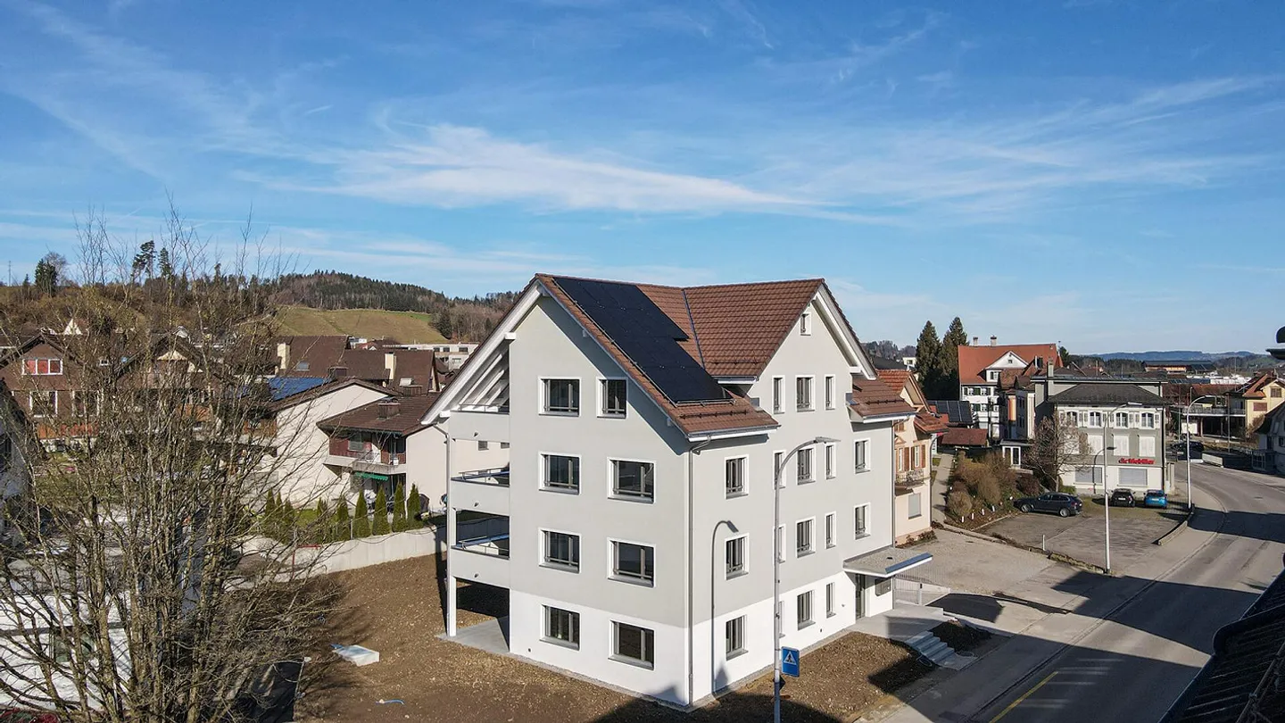 Charmante Dachwohnung in Bütschwil - Foto 1 von 12