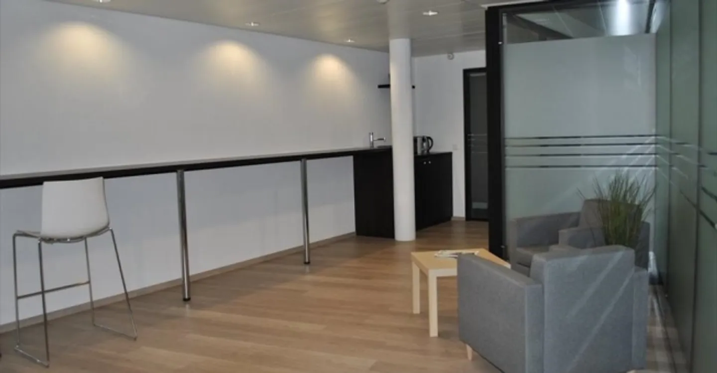Office space for rent - Photo 1 of 4