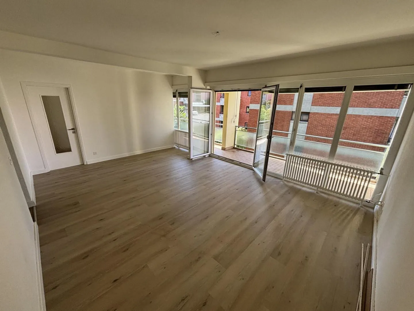 4.5-room apartment, partially renovated, on the second floor of a residential building in a quiet and sunny location./4.5-room apartment located on the 2nd floor - Photo 1 of 20