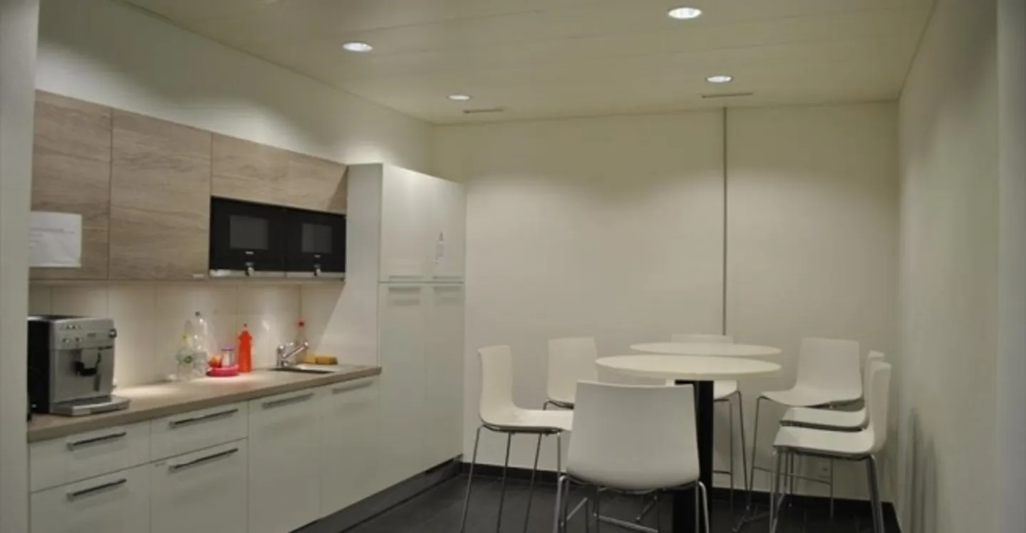 Office space for rent - Photo 4 of 4