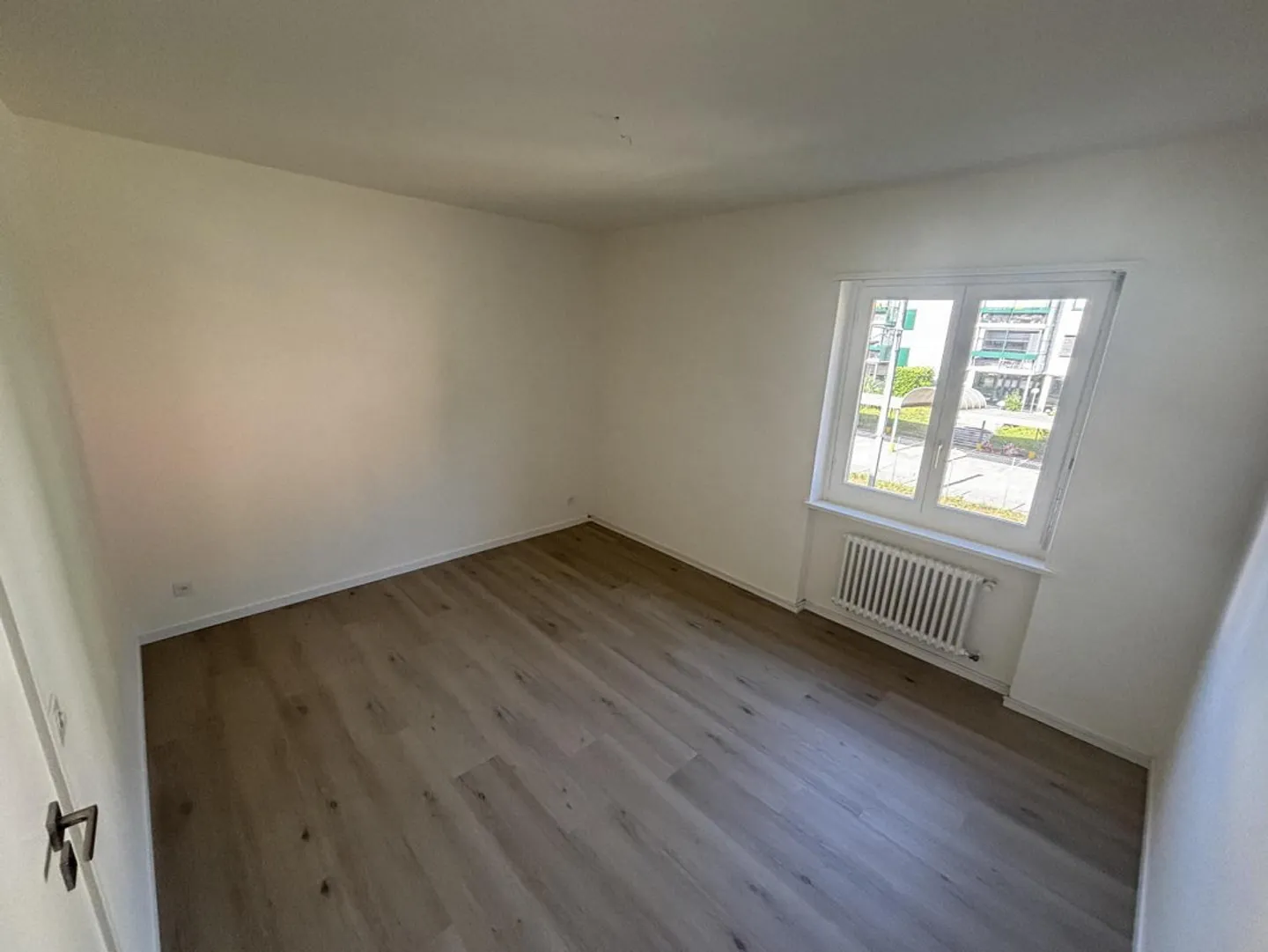 4.5-room apartment, partially renovated, on the second floor of a residential building in a quiet and sunny location./4.5-room apartment located on the 2nd floor - Photo 3 of 20