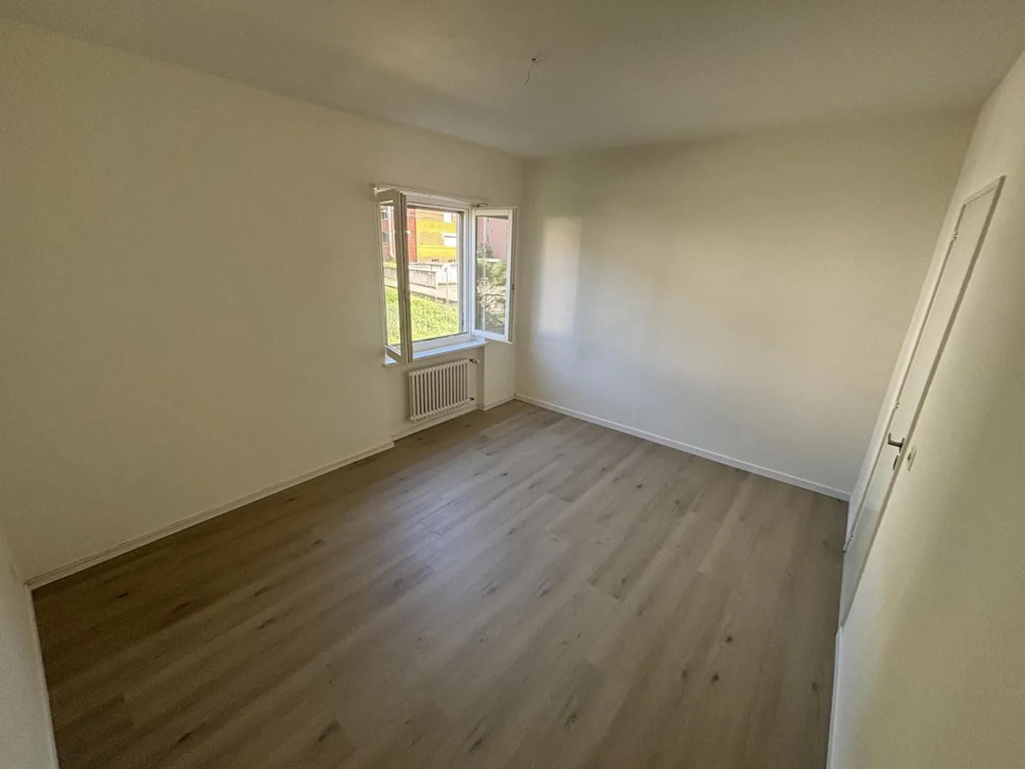 4.5-room apartment, partially renovated, on the second floor of a residential building in a quiet and sunny location./4.5-room apartment located on the 2nd floor - Photo 4 of 20