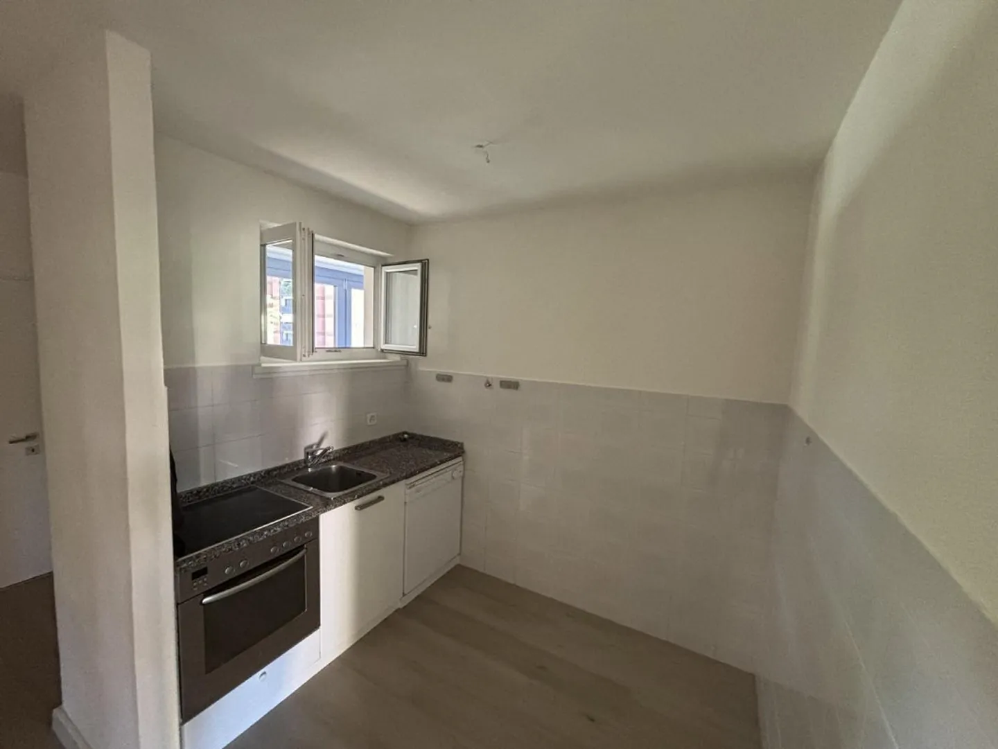 4.5-room apartment, partially renovated, on the second floor of a residential building in a quiet and sunny location./4.5-room apartment located on the 2nd floor - Photo 5 of 20