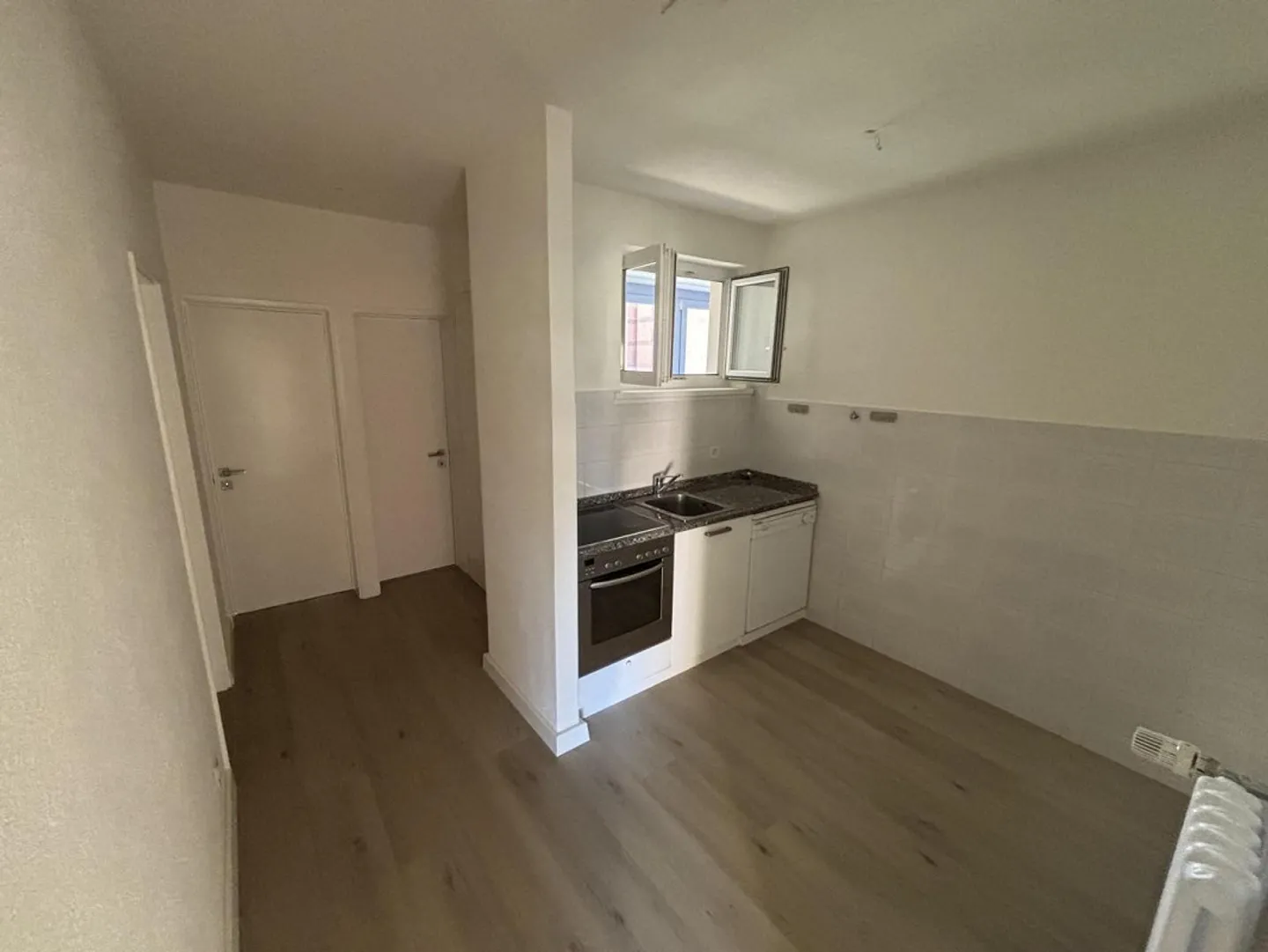 4.5-room apartment, partially renovated, on the second floor of a residential building in a quiet and sunny location./4.5-room apartment located on the 2nd floor - Photo 6 of 20