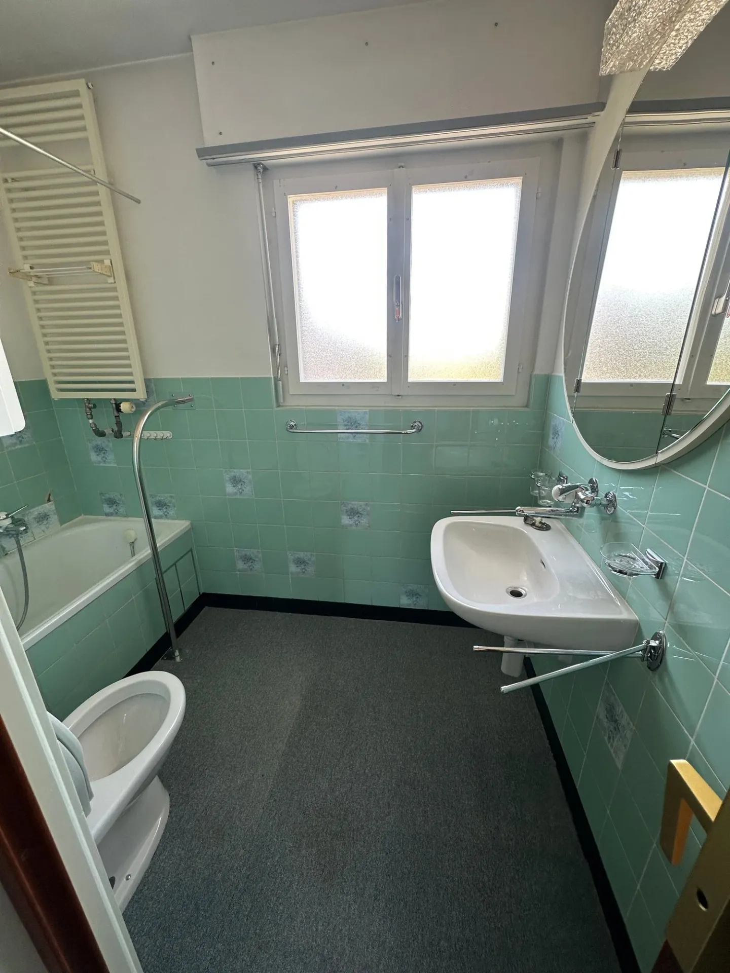 Maison jumelée à Hofstetten-Flüh – Objet de rénovation bien situé - Photo 3 sur 35