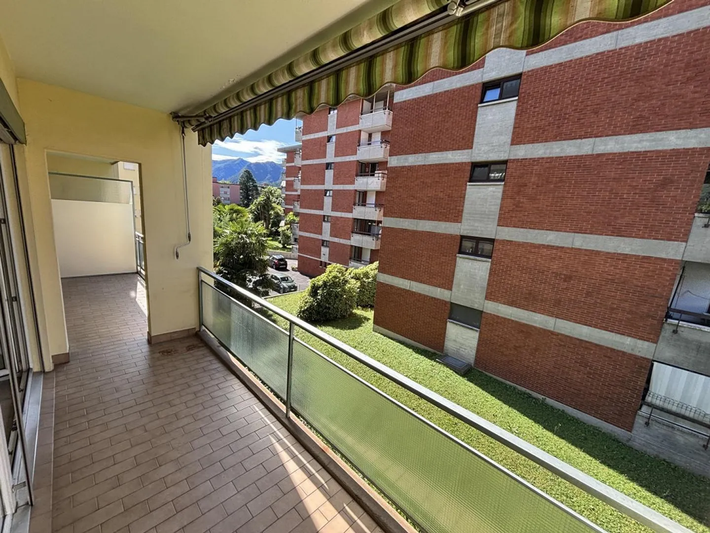 4.5-room apartment, partially renovated, on the second floor of a residential building in a quiet and sunny location./4.5-room apartment located on the 2nd floor - Photo 9 of 20