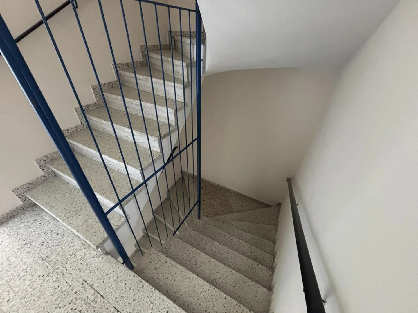 4.5-room apartment, partially renovated, on the second floor of a residential building in a quiet and sunny location./4.5-room apartment located on the 2nd floor - Photo 10 of 20