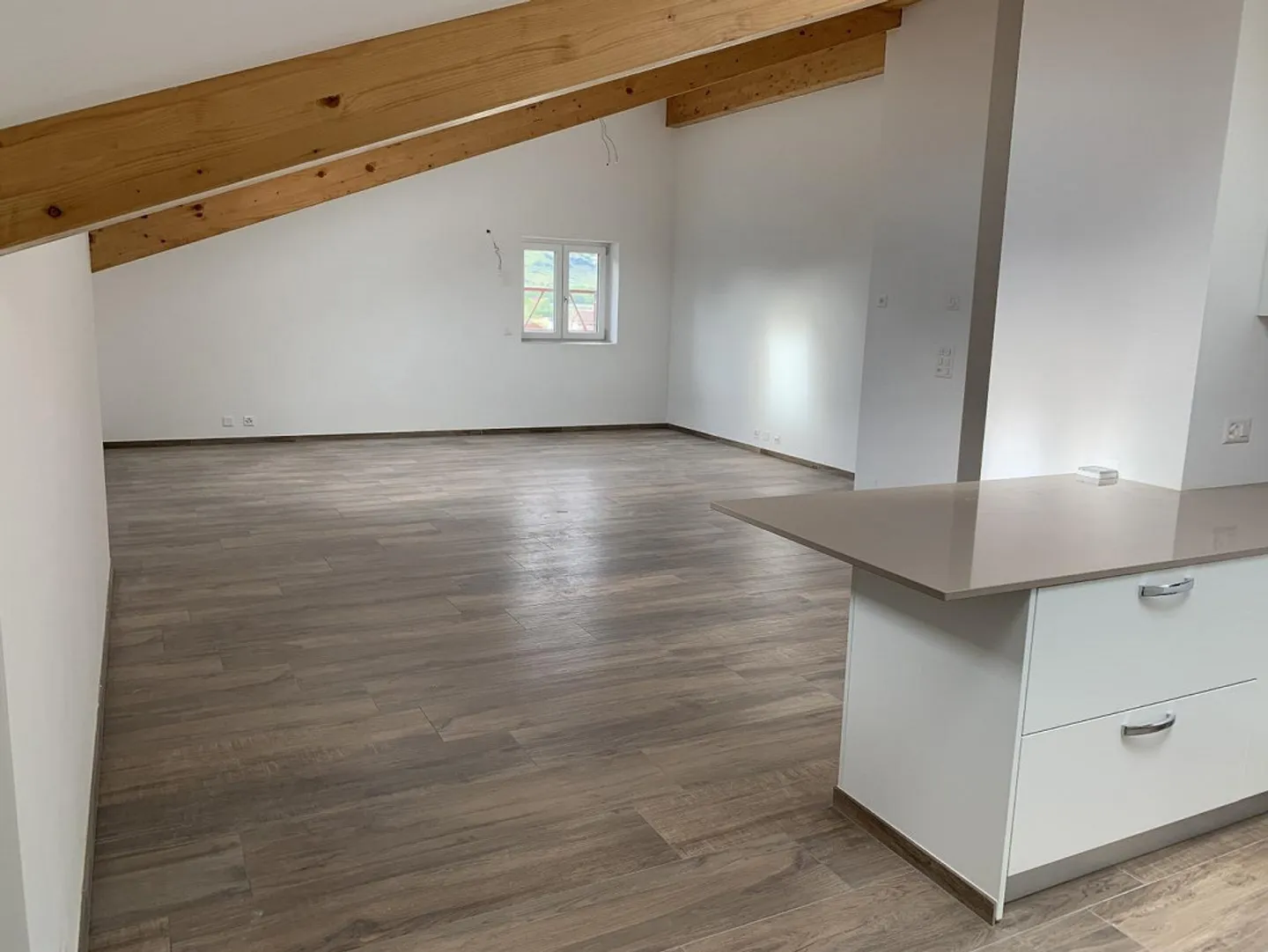 Zu verkaufen Dorfhaus mit 3 vollständig renovierten Wohnungen - Foto 2 von 13