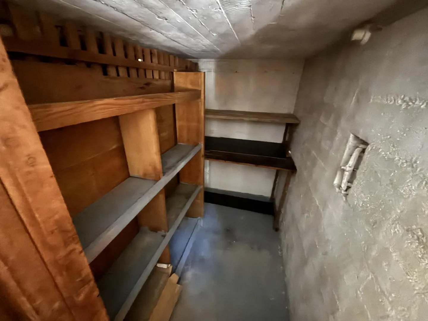 4.5-room apartment, partially renovated, on the second floor of a residential building in a quiet and sunny location./4.5-room apartment located on the 2nd floor - Photo 13 of 20