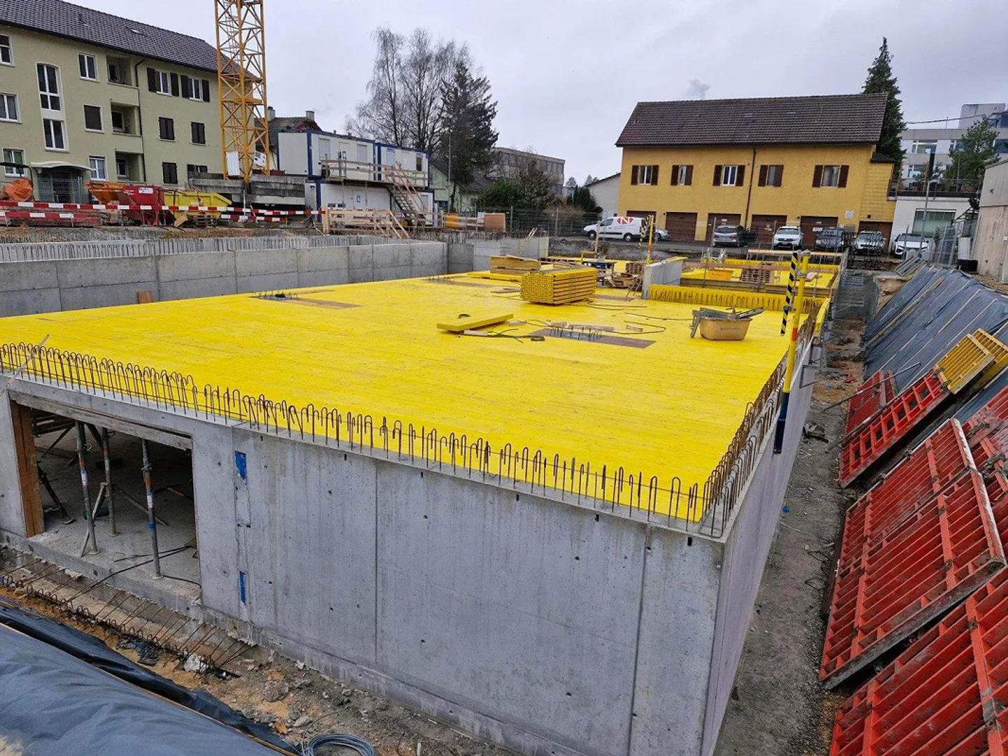 Moderno appartamento di 2,5 stanze con balcone e giardino a Biel/Bienne - Foto 5 di 6