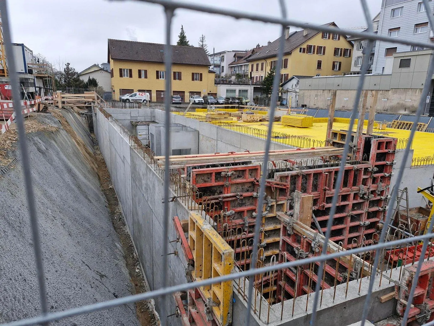 Moderno appartamento di 2,5 stanze con balcone e giardino a Biel/Bienne - Foto 6 di 6