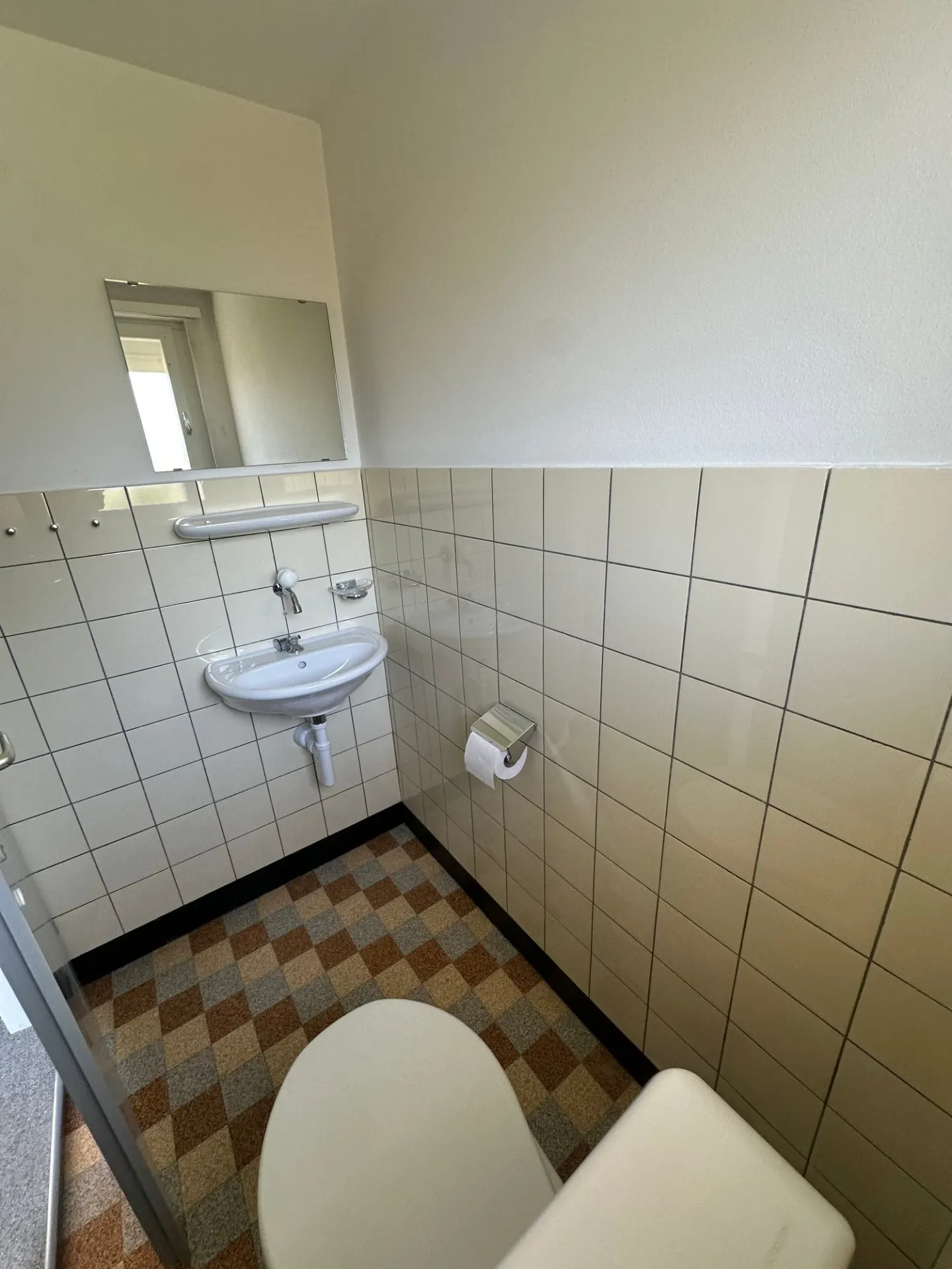 Maison jumelée à Hofstetten-Flüh – Objet de rénovation bien situé - Photo 30 sur 35