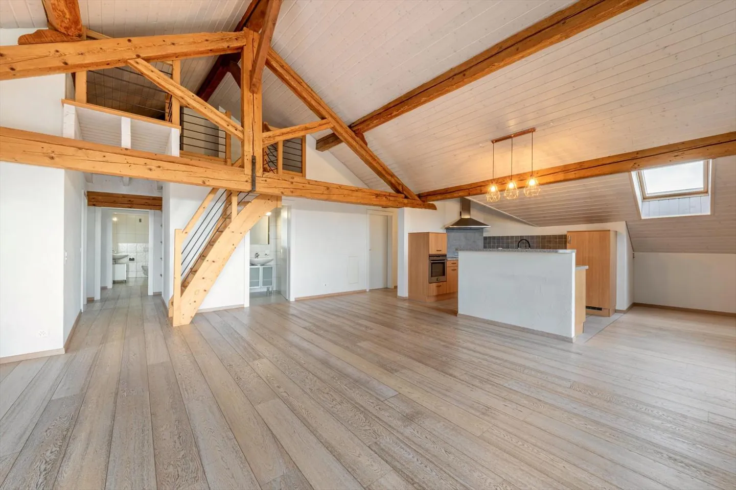 Attic 4.5 rooms - Photo 3 of 11