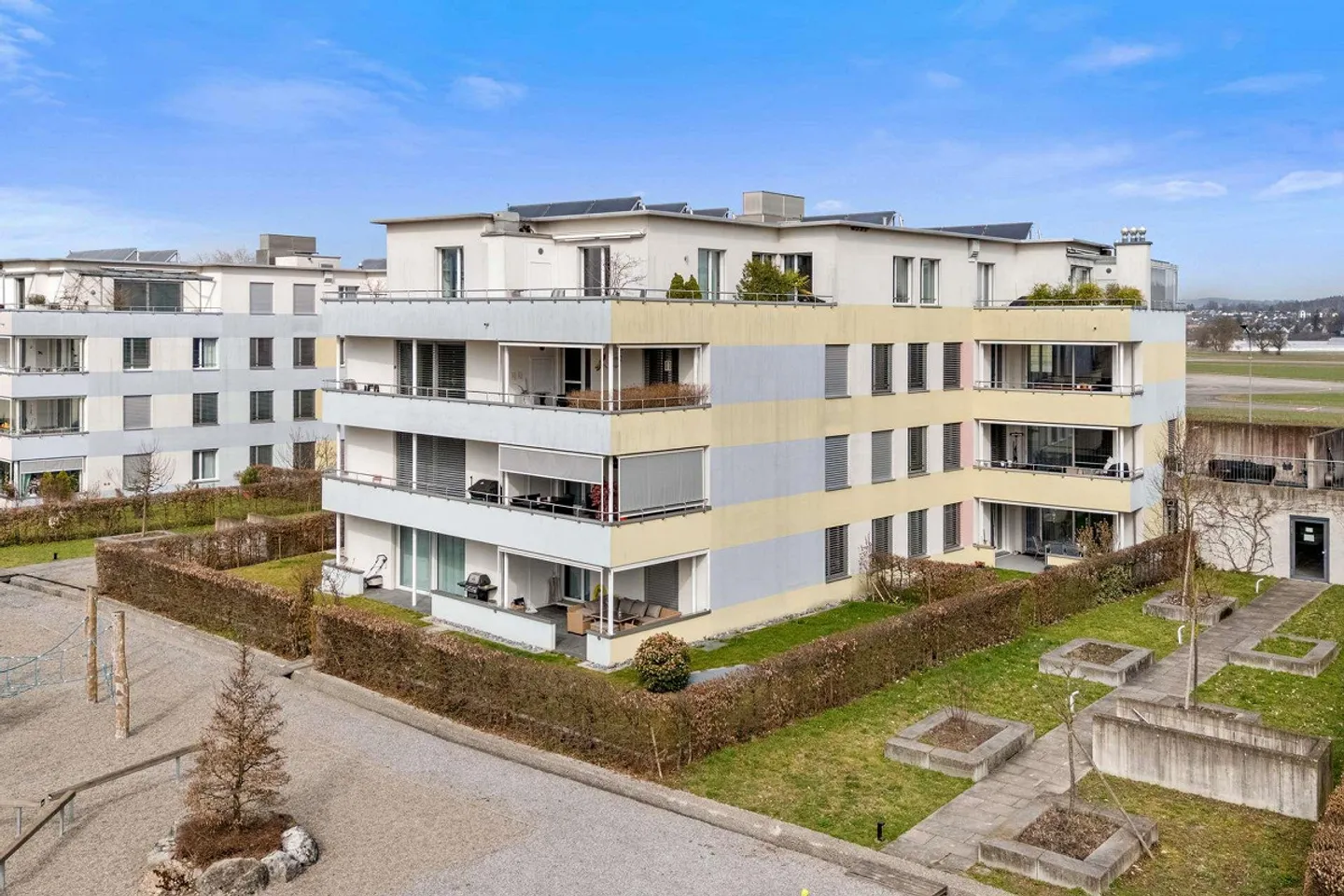 Exclusive 4.5 room apartment with a very large garden (235m2) - Photo 1 of 10