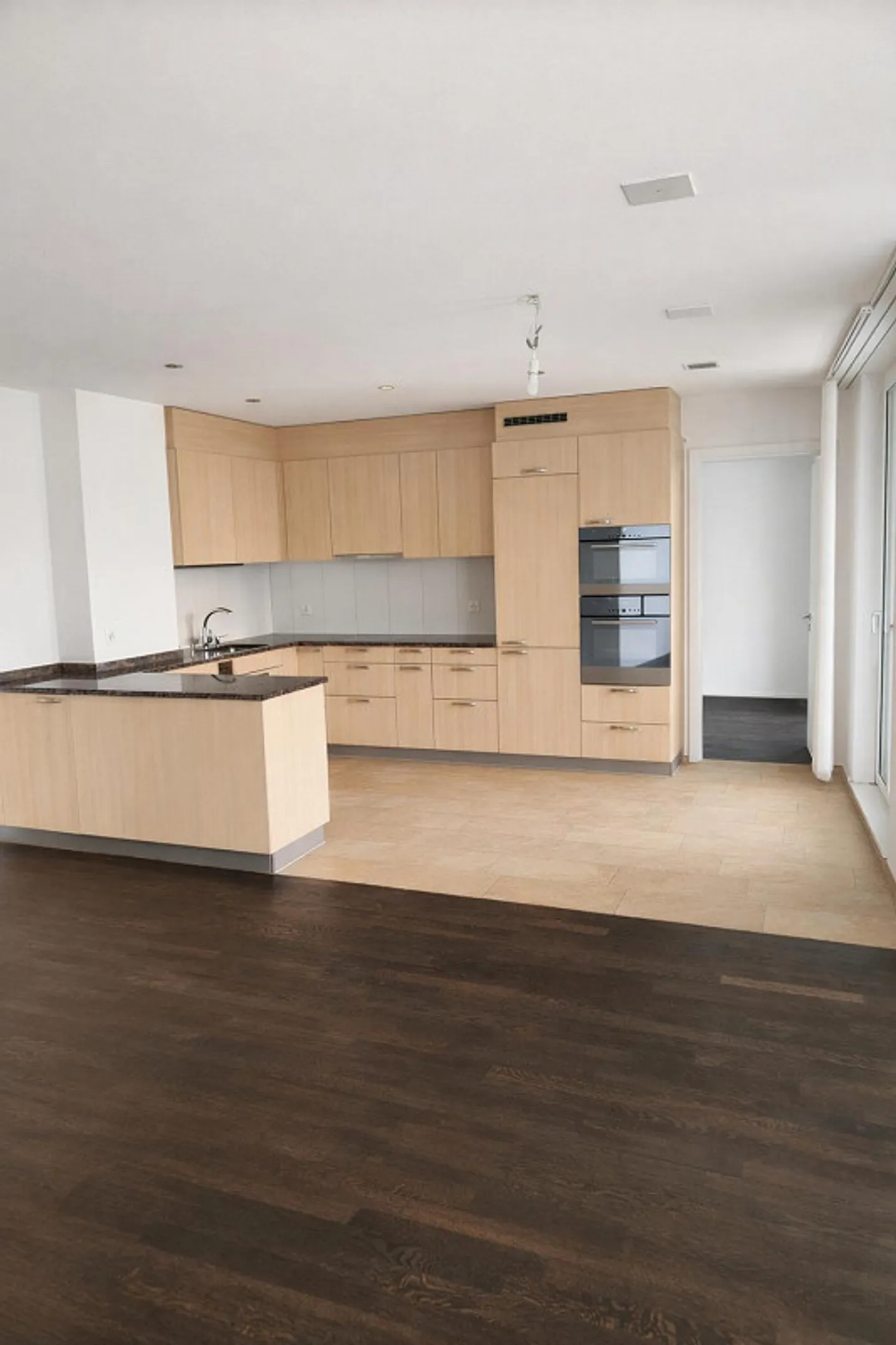 Exclusive 4.5 room apartment with a very large garden (235m2) - Photo 2 of 10