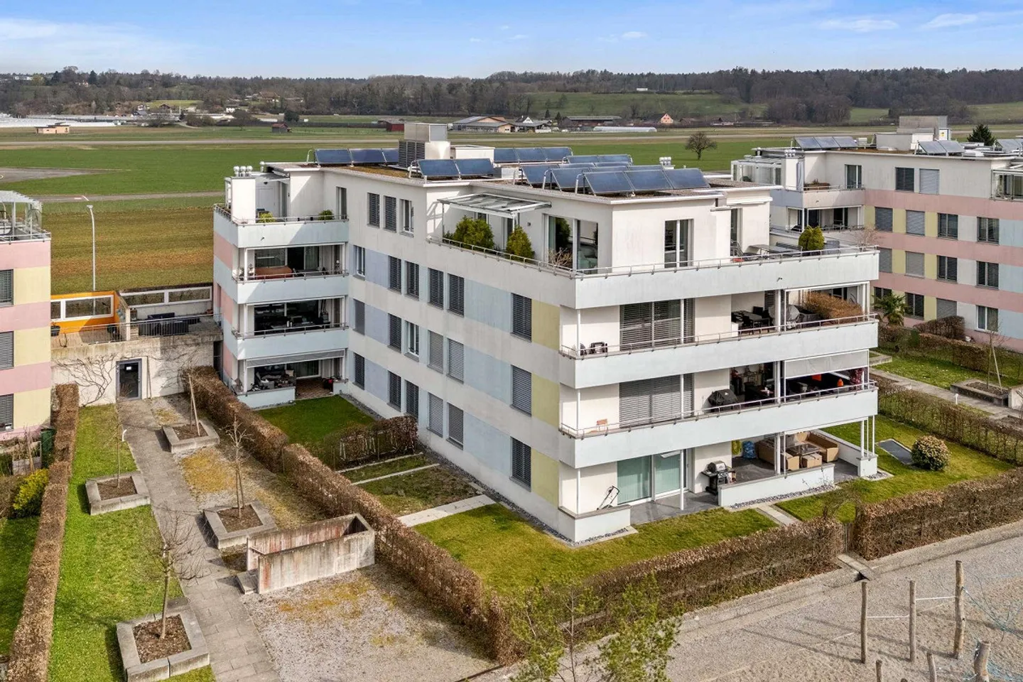 Exclusive 4.5 room apartment with a very large garden (235m2) - Photo 9 of 10