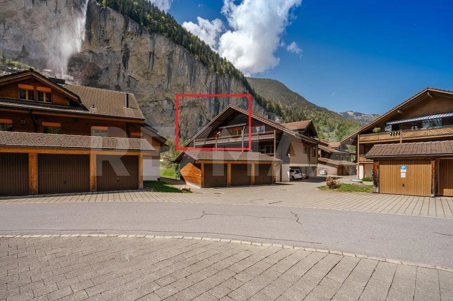 Appartamento mansardato di 3,5 locali con balcone e carport a Lauterbrunnen - Foto 2 di 13