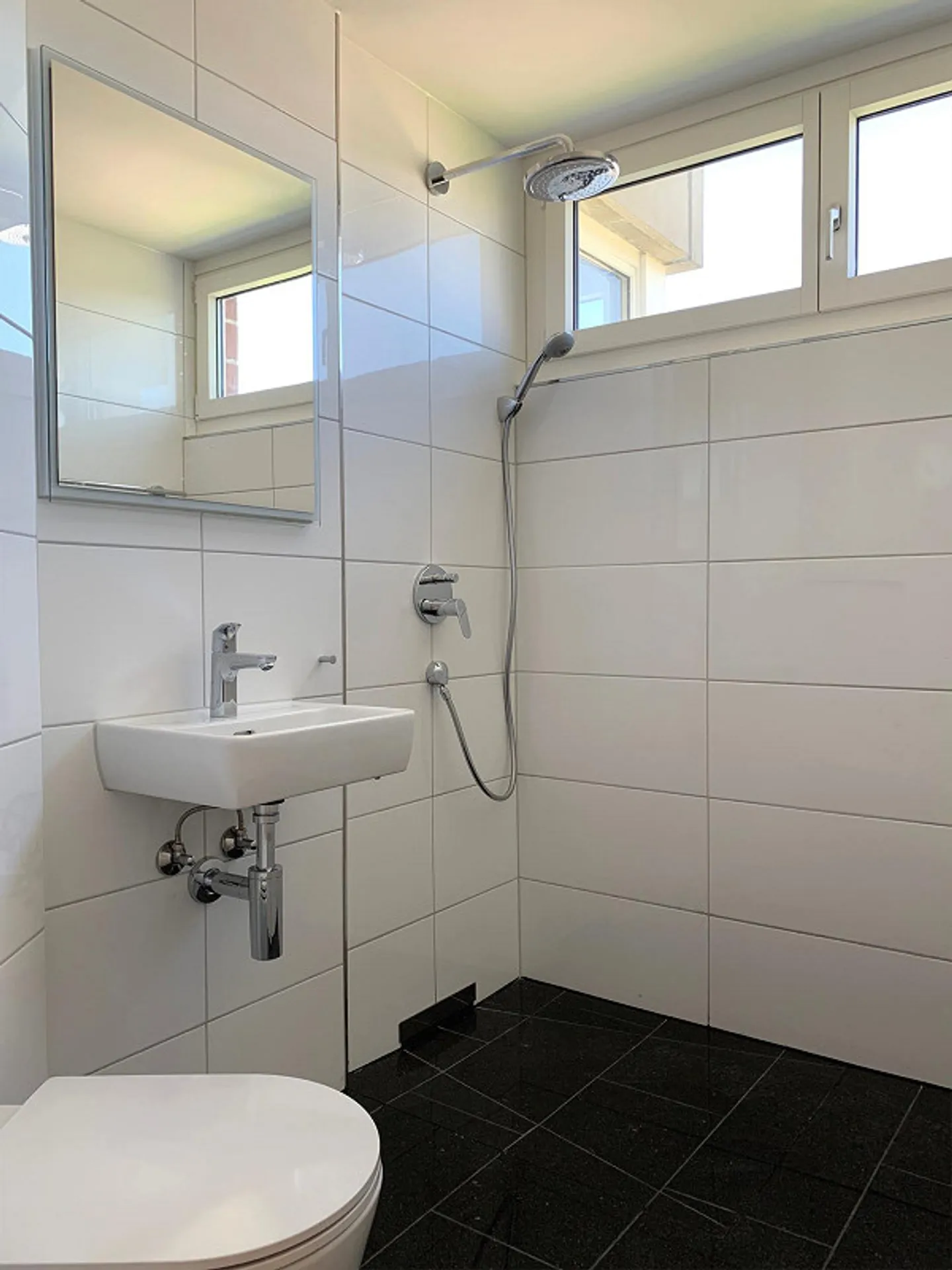 2.5 Room Apartment with Amazing View! - Photo 6 of 9