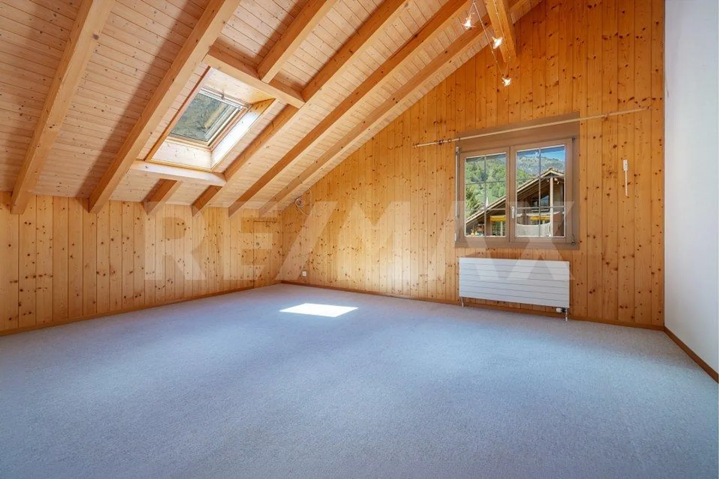 Appartamento mansardato di 3,5 locali con balcone e carport a Lauterbrunnen - Foto 7 di 13