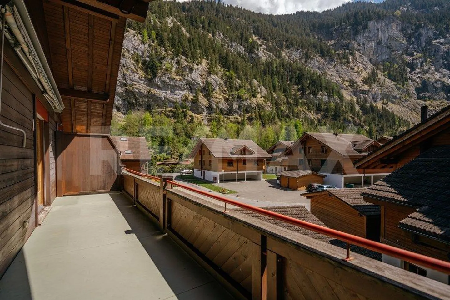 Appartamento mansardato di 3,5 locali con balcone e carport a Lauterbrunnen - Foto 10 di 13