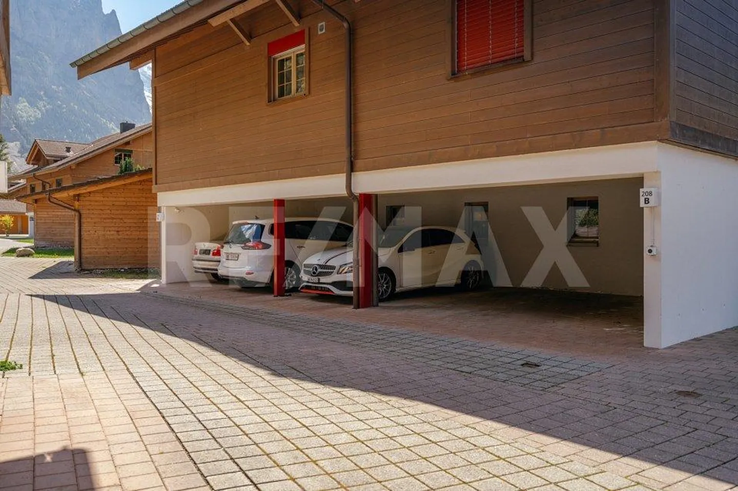 Appartamento mansardato di 3,5 locali con balcone e carport a Lauterbrunnen - Foto 11 di 13