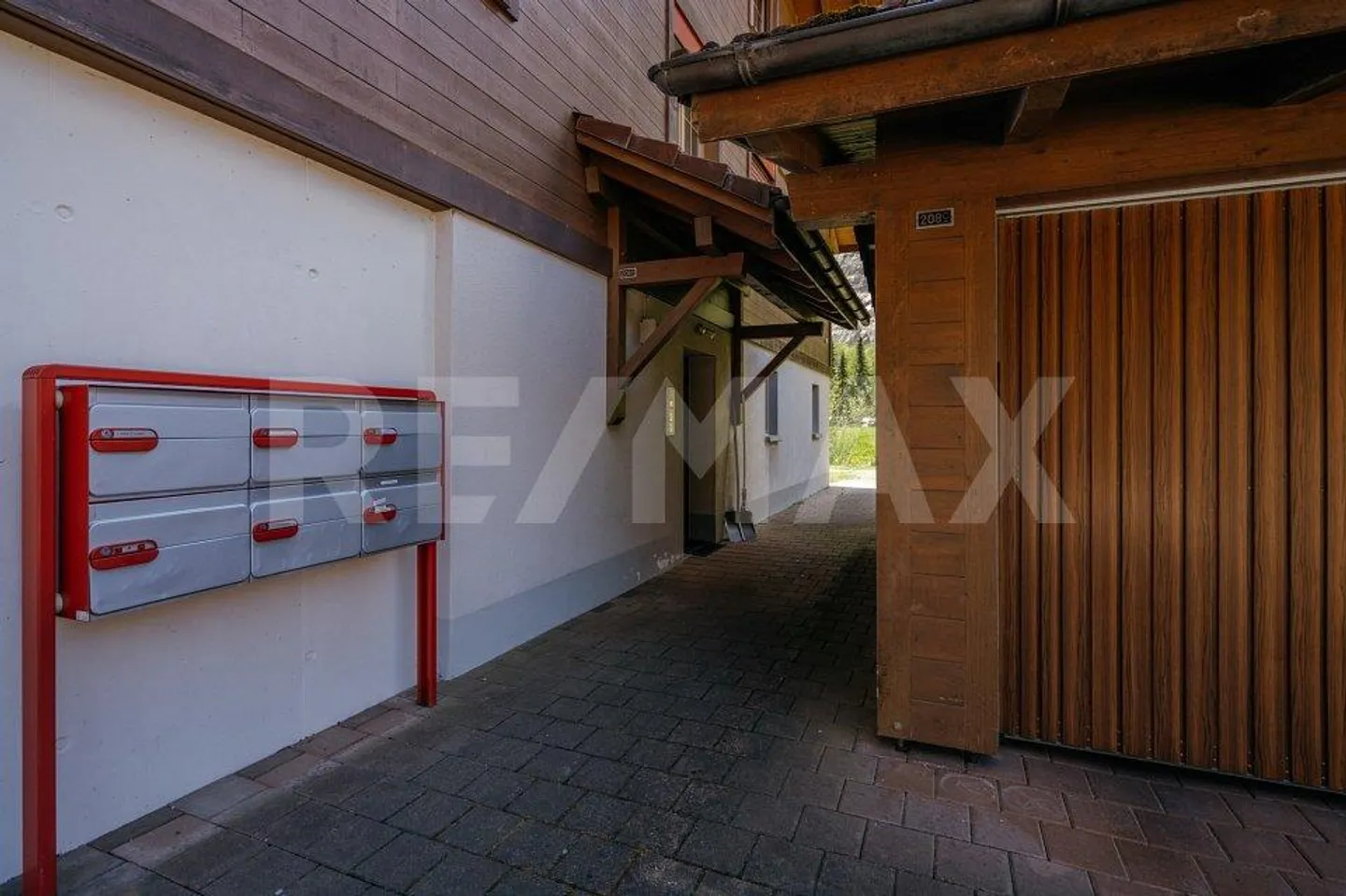 Appartamento mansardato di 3,5 locali con balcone e carport a Lauterbrunnen - Foto 12 di 13