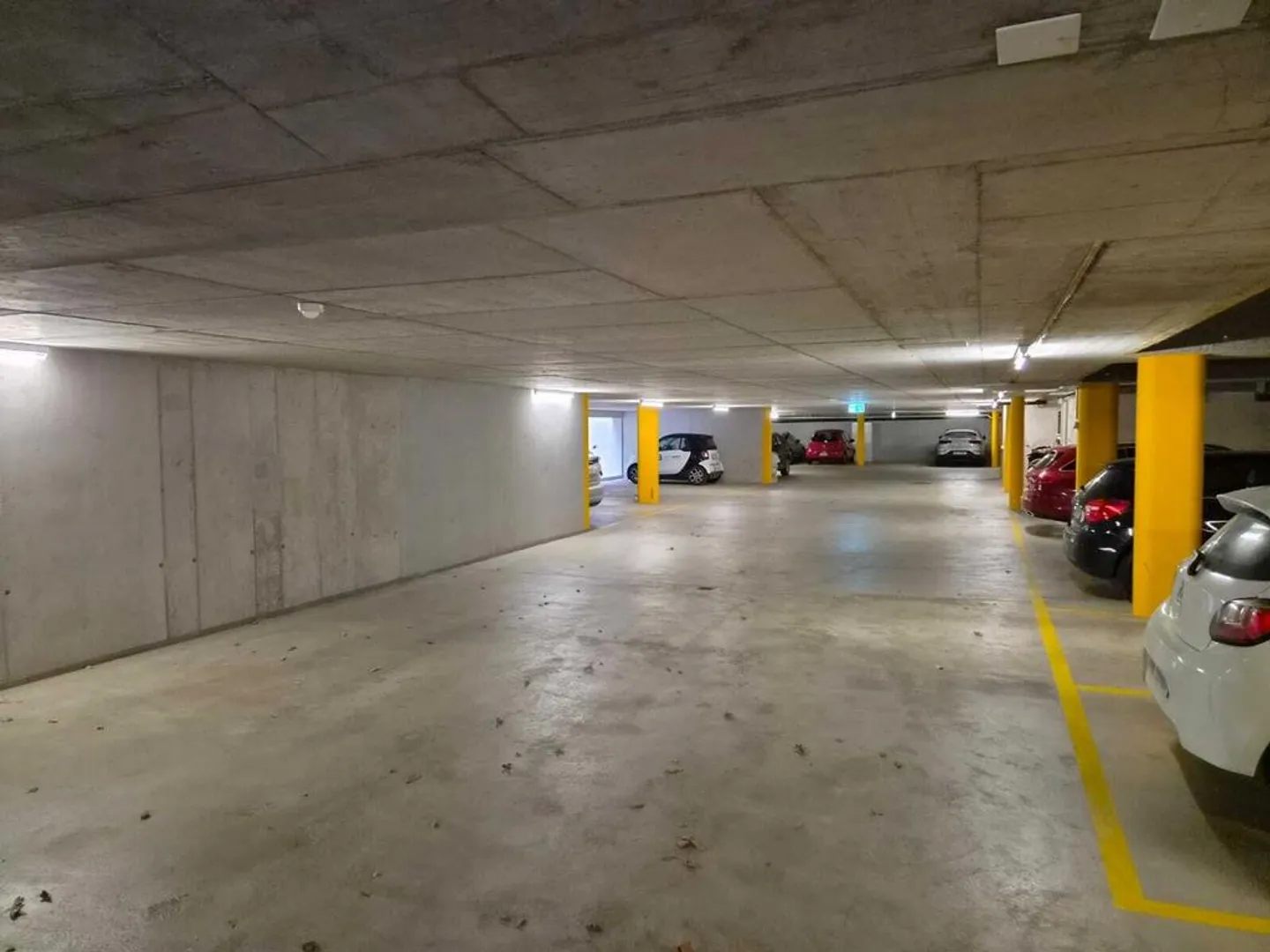 Parcheggio con collegamenti perfetti ai trasporti pubblici - Foto 3 di 4
