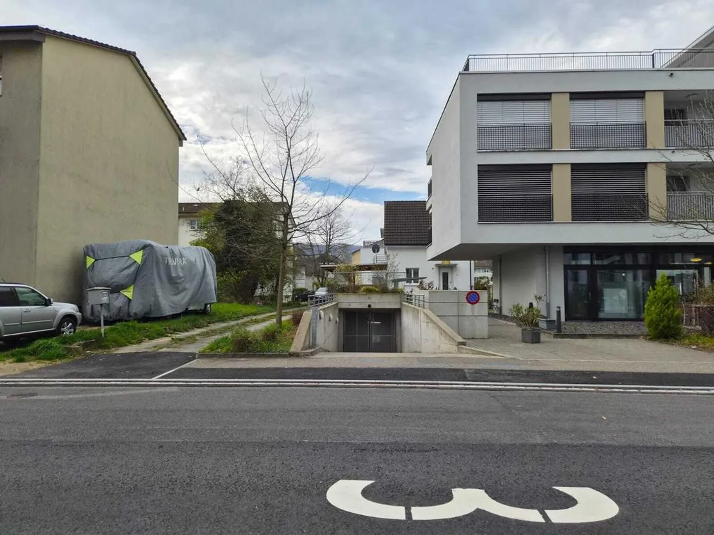 Parcheggio con collegamenti perfetti ai trasporti pubblici - Foto 4 di 4