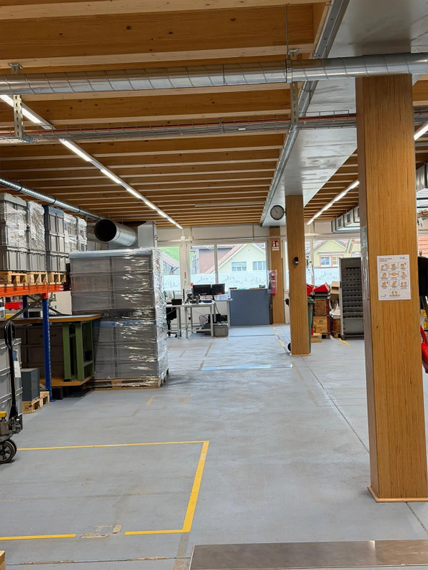 Spazio di stoccaggio e commerciale funzionale - Foto 2 di 5