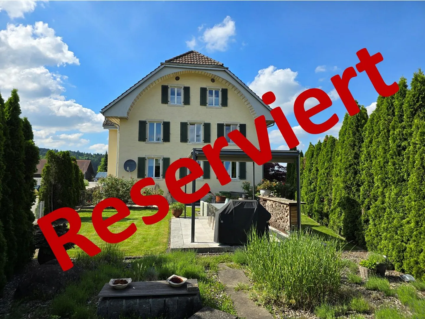 Casa unifamiliare ristrutturata di alta qualità con 9 stanze e molto spazio abitativo - Foto 1 di 11