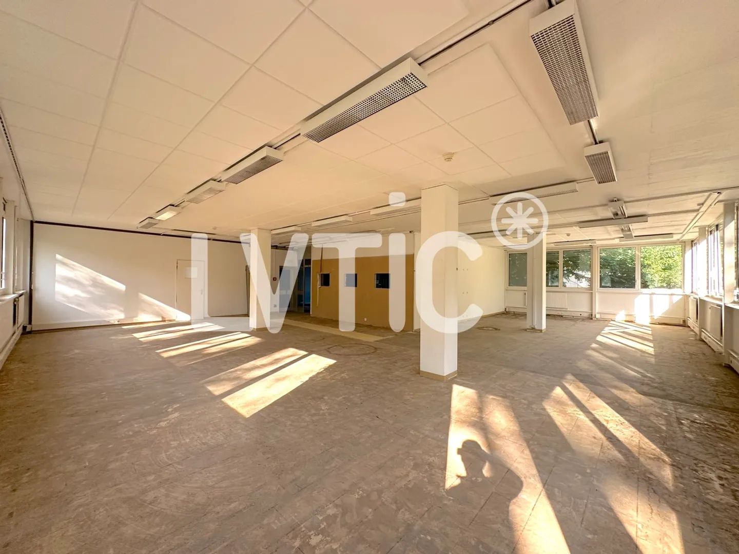 Büros, 1500 m² teilbare Räumlichkeiten zur Miete in Carrouge - Mézières - Foto 3 von 6